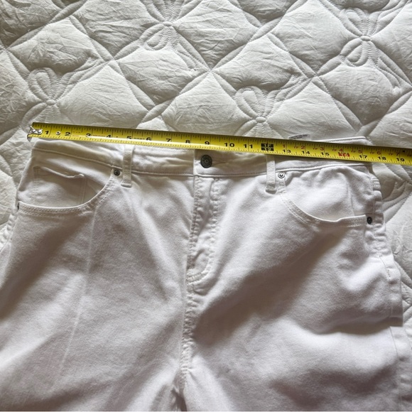 CHICO’S So Slimming Girlfriend Slim Leg Ankle White Jeans Size 12R - Picture 8 of 10